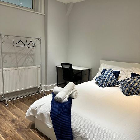 Liverpool Street Blue Bedroom Лондон Екстериор снимка