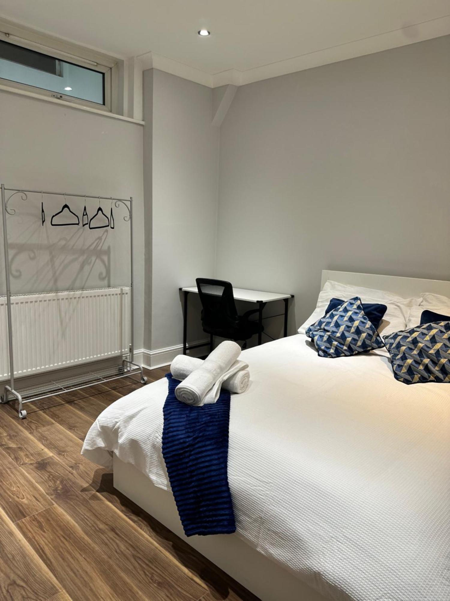 Liverpool Street Blue Bedroom Лондон Екстериор снимка